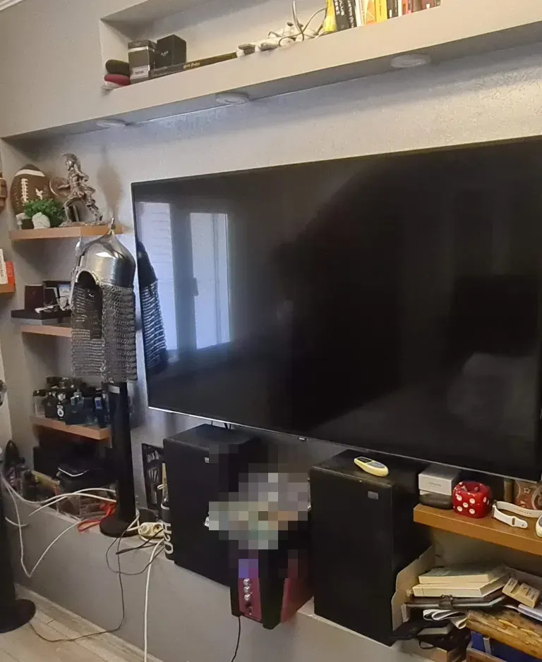 Duvara monte büyük ekran televizyonda yerinde servis ziyareti